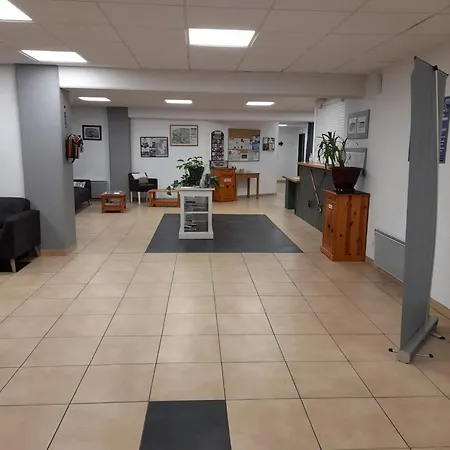 Avec Vue Sur La Montagne A Lary Soulan 28 M² Piscine